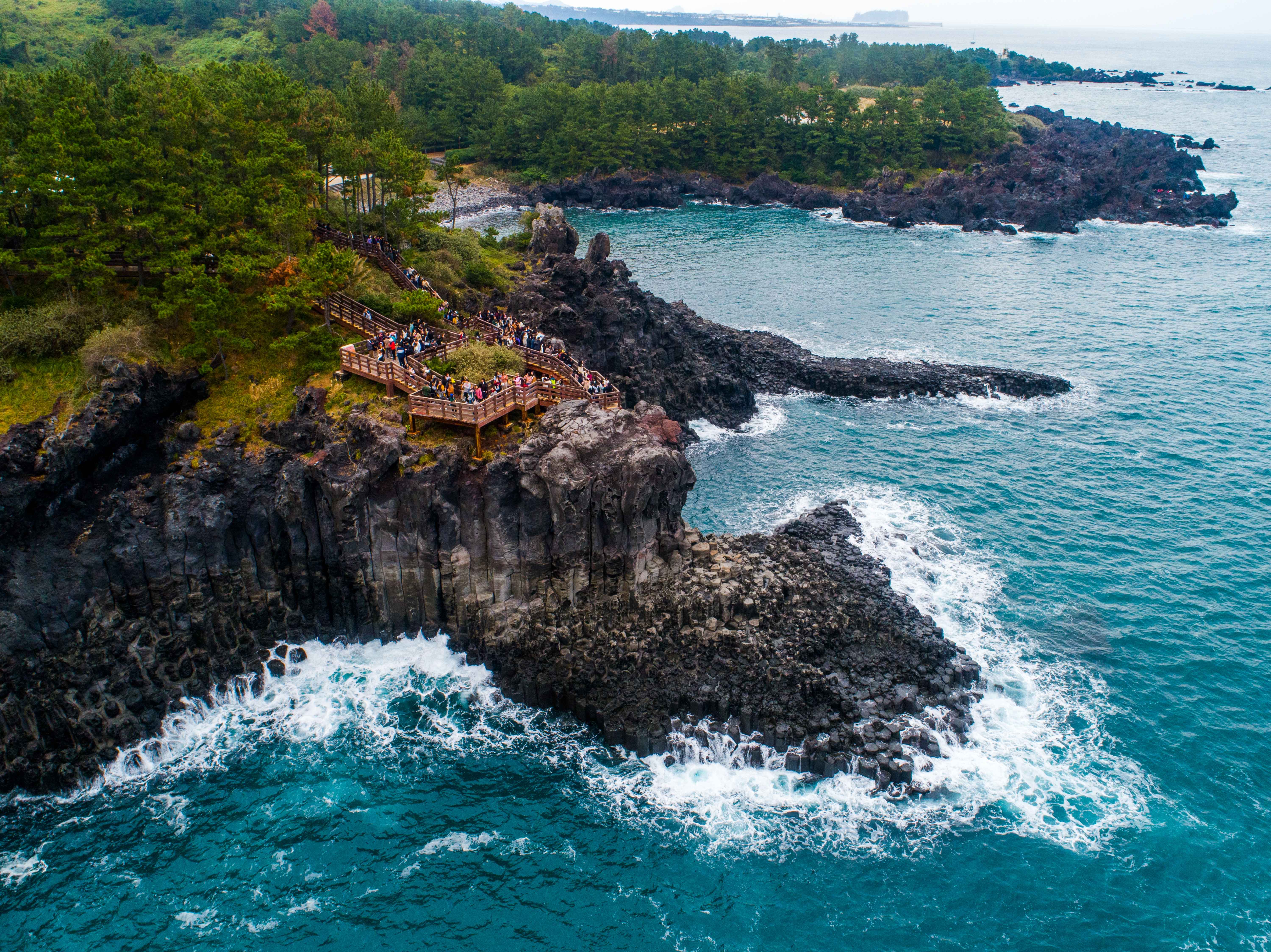 Daepo Jusangjeolli Cliff